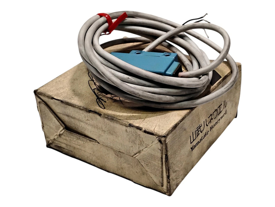 Yamatake Honeywell FE8B-RB6 10-28 V DC Photoelectric Proximity Sensor