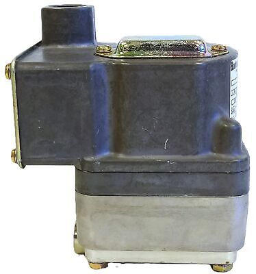 DPD1T-A150SS 125-480V 3-10A Adjustable Pressure or Vacuum Actuated Switch