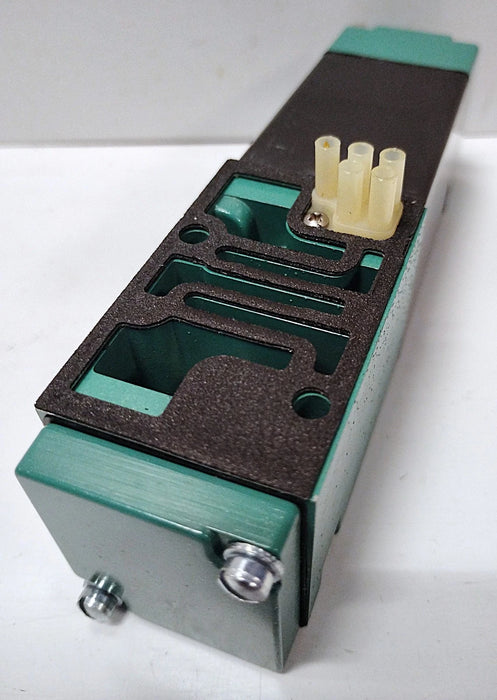 Numatics 081SA400M000061 Pneumatic Solenoid Valve w/ 24 V DC Coil