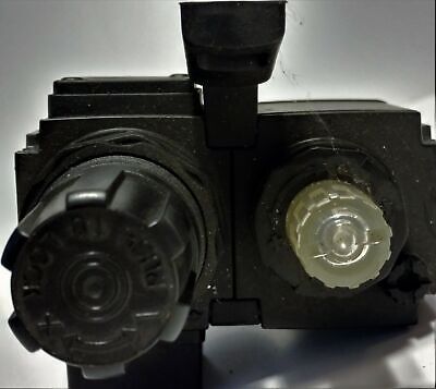 Wilkerson B08-02FKG0 Regulator with L08-02-LK00 Lubricator attached
