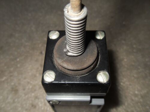 Selecta Switch SS87LSJ1A7N Heavy Duty Limit Switch