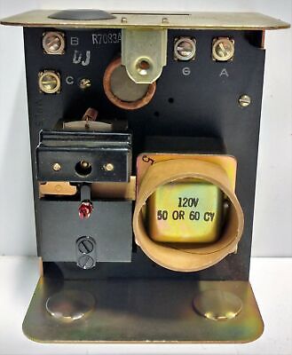 Honeywell R7083A-1010 Relay with Transformer