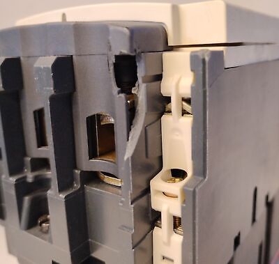 Telemecanique LC1D40B7 24 V AC 40 A 3 P Contactor