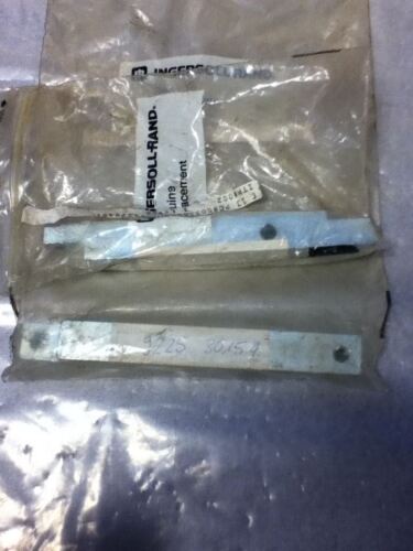 LOT OF 2 INGERSOLL RAND 003560-H LEVERS