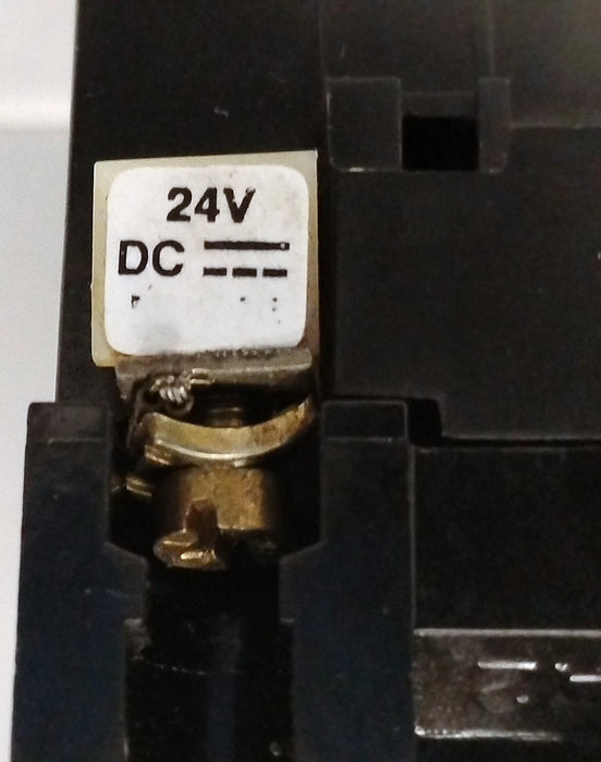 Allen-Bradley 100-A18NZ24-3 600 V AC 18 A 4-Pole Contactor w/ 24 V DC Coil