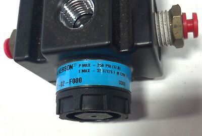 Wilkerson R12-02-F000 250 PSI Pneumatic Regulator w/ Numatics 2092614 Gauge