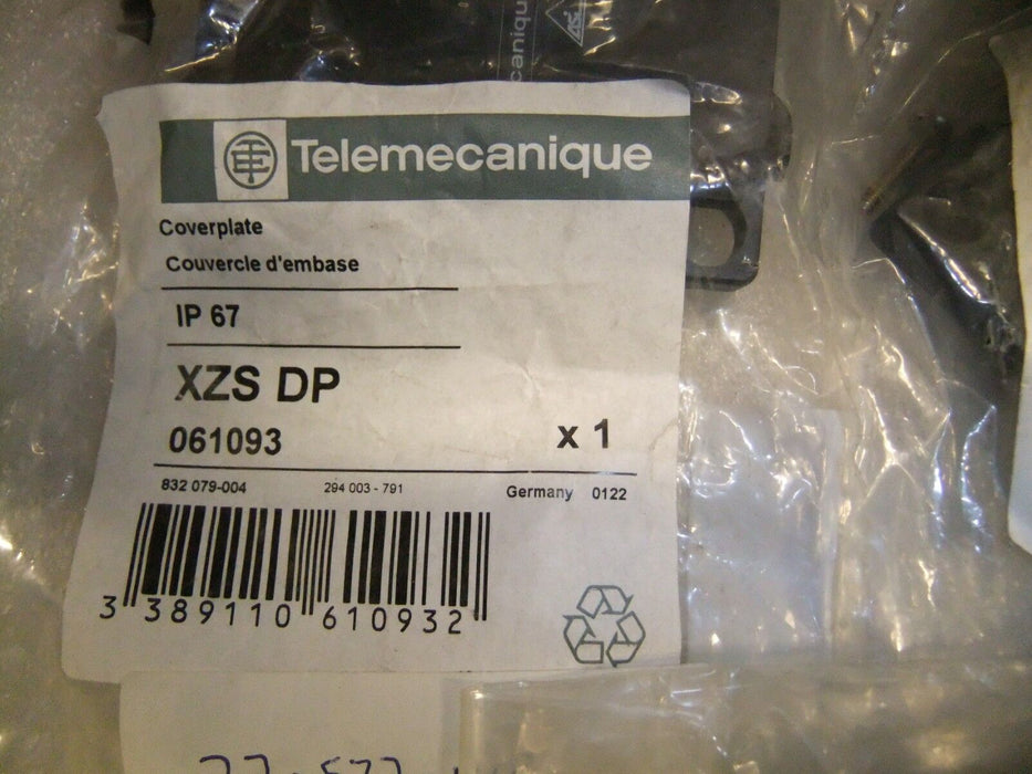 LOT OF 4 TELEMECANIQUE XZS DP SENSOR BASE