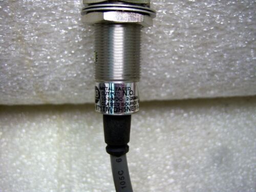 Allen-Bradley 871Tm-Dh5Ne18-Ax Proximity Switch