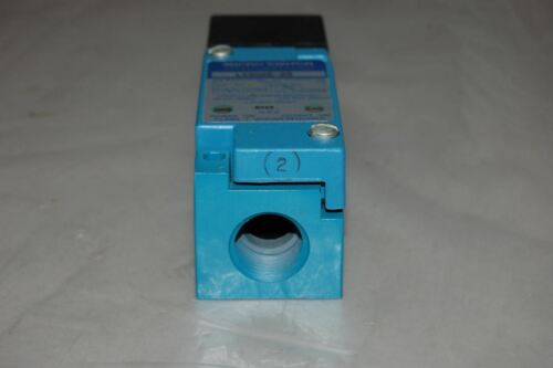 MICRO SWITCH LYS02E-2S PROXIMITY SWITCH INDUCTIVE