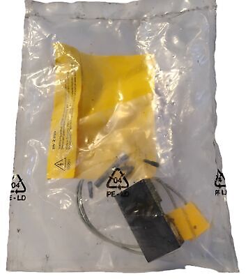 Turck NI2-Q6.5-ADZ32-0.16-FSB5.4X4/S304 4200203 Power Clamp Proximity Sensor