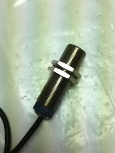 Square D XS1M18DA230 Proximity Switch