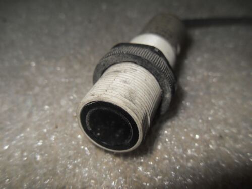 1 OMRON E3F2-DS10C4-N PHOTOELECTRIC SWITCH