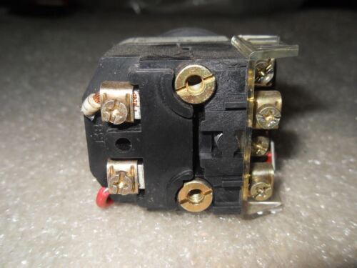 Allen-Bradley 800T-PT16R SER T Red Push Button Switch