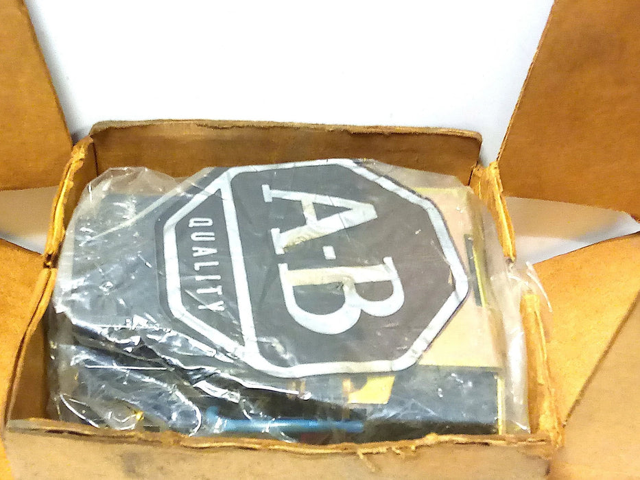 Allen-Bradley 700-NM400A1 300 V AC 10 A Type NM Latching Relay w/ 120 V AC Coil