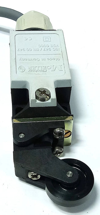 Klockner-Moeller AT11-1-I 230 V AC 6 A Roller Plunger Limit Switch