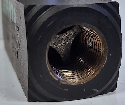 Parker 8F800S-11LA Hydraulic Flow Control Valve