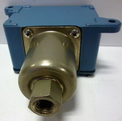 United Electric J6-142-9508 Differential Pressure Switch