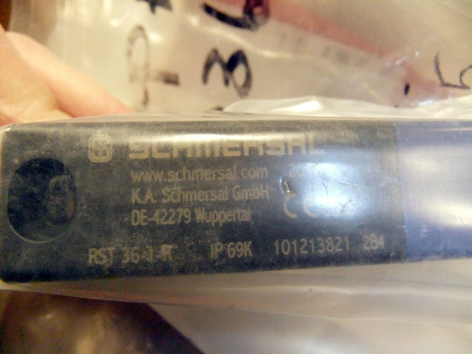 Schmersal Actuator RST 36-1-R
