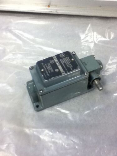 Allen-Bradley 802T-R8TD Limit Switch