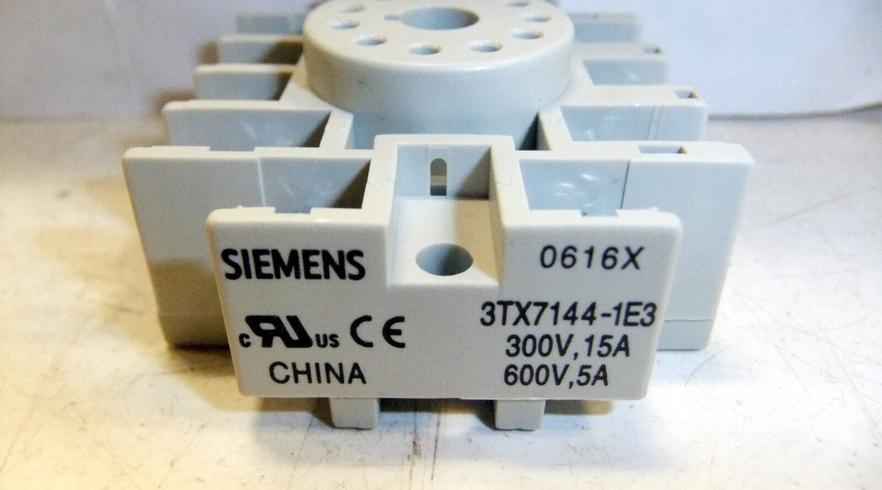 Siemens 3TX7144-1E3 Relay Socket 11 Pin