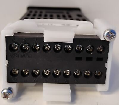 Fuji Electric PXR3RCY1-4V0A1 240 V AC 1/32 DIN Digital Temperature Controller