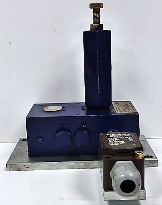 Lincoln Industrial 617-36148-6 DU1-GKS-A Changeover Valve with Limit Switch