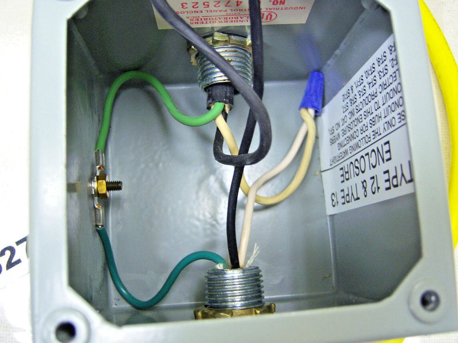 Hoffman Enclosure w/ Push Button M-472523 Allen-Bradley 800H-R2 w/Cords