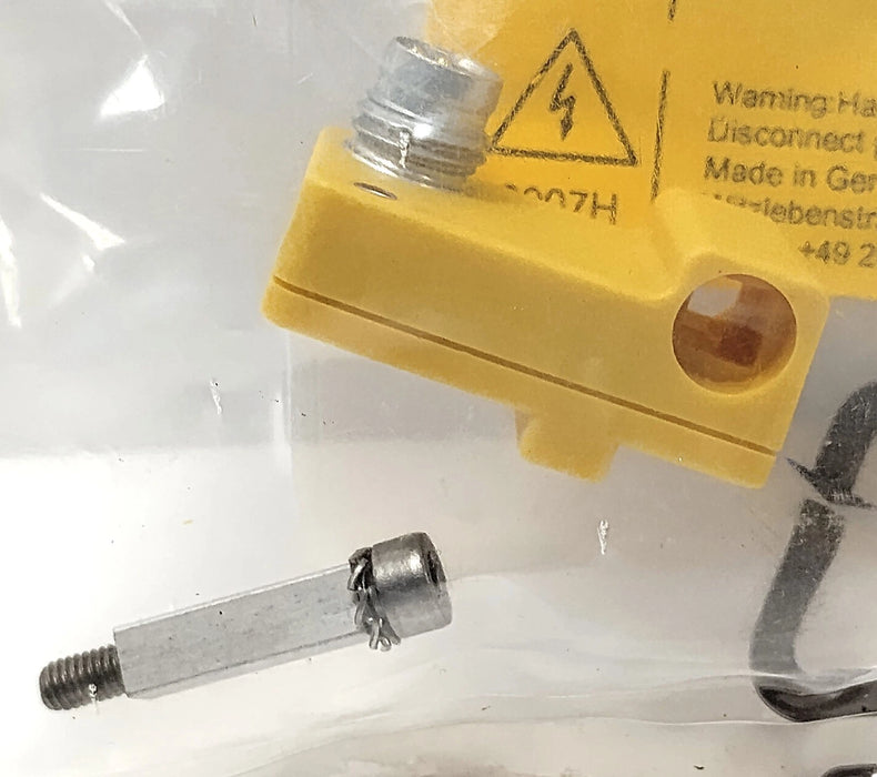 Turck BIM-NST-AP6X-V1131 4685800 10-30 V DC Magnetic Proximity Sensor