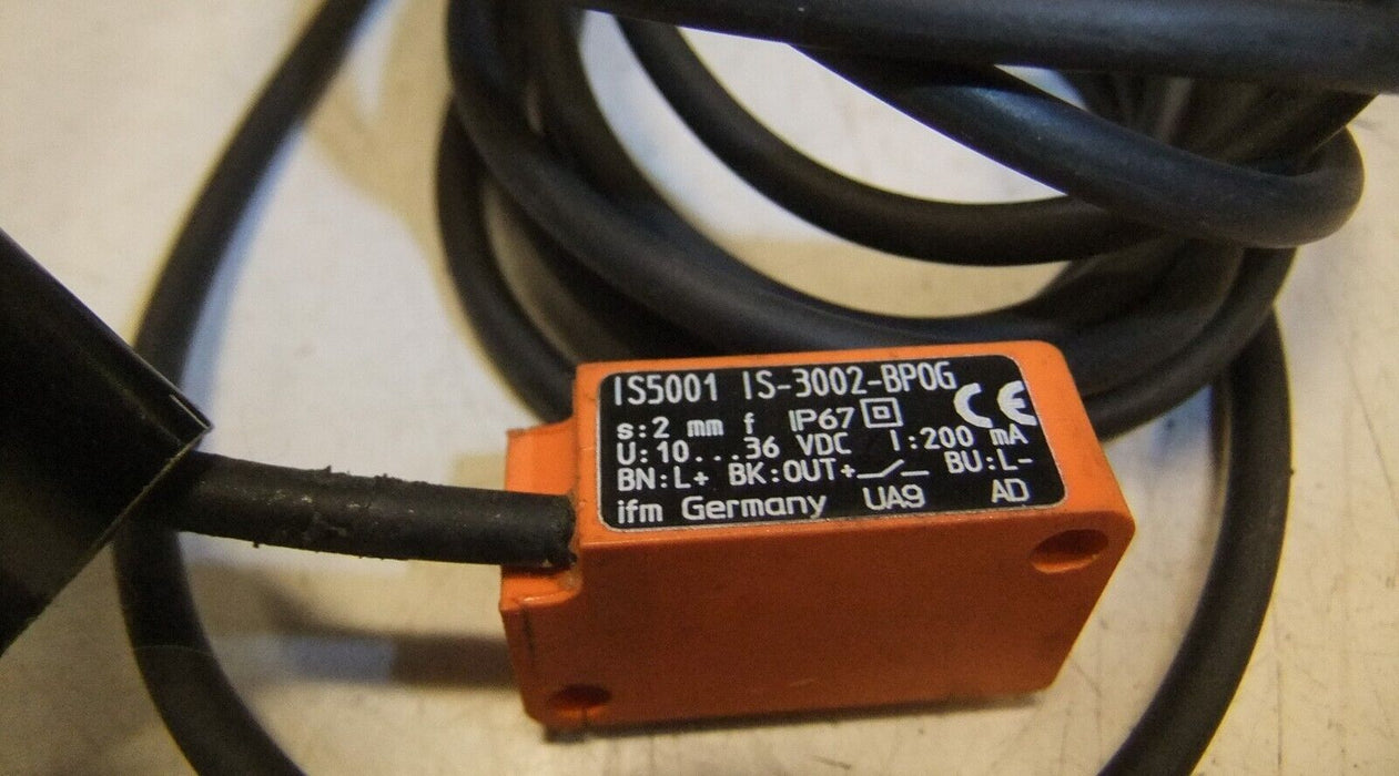 IFM IS-3002-BPOG-IS5001 Proximity Switch