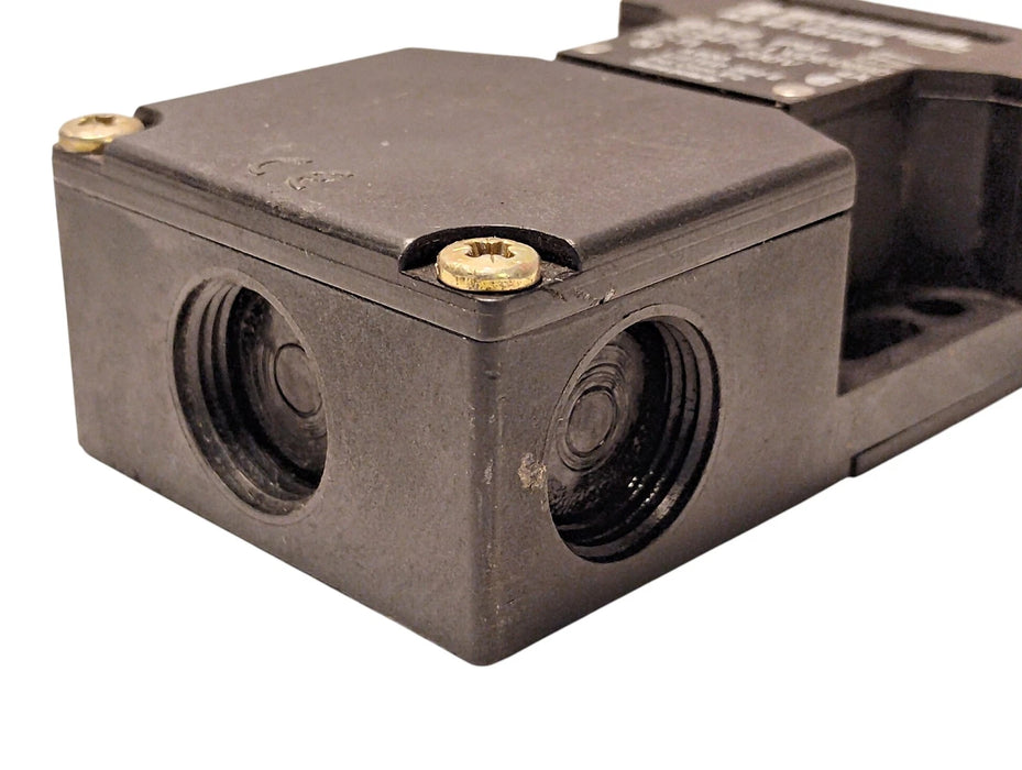Schmersal AZ16-12ZVRK 230 V AC 4 A Safety Interlock Switch