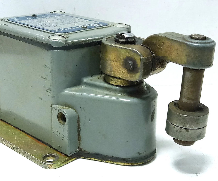 Square D 9007-TSC1 120-600 V AC/DC 20 A Rotary Gear Limit Switch w/ Roller Lever