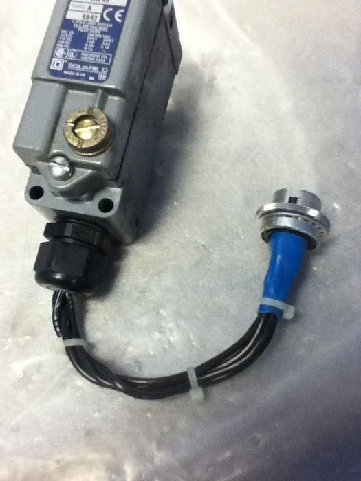 Square D 9007-AW48 Limit Switch with Attachment