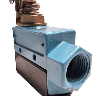 Honeywell BZE6-2RQ2 125-600 V AC/DC 15 A Limit Switch w/ Adjustable Roller Lever