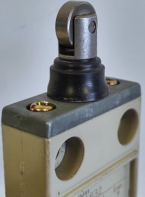 Omron D4C-1632 Roller Plunger Limit Switch w/ Sealed Plunger