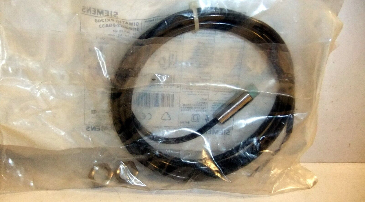 Siemens 3RG4022-OGA33 Inductive Proximity Switch
