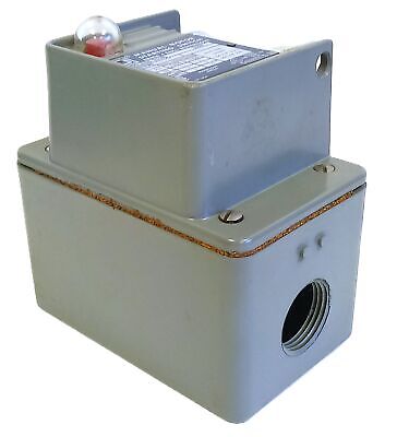 Square D 2510-KW-2C 90-460 V AC/DC 30 A 1-10 HP NEMA 4 Watertight Motor Starter