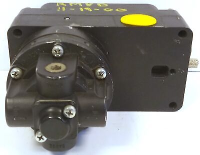 Fairchild TB-5220-40 TB-5220-9 20 psi Pneumatic Transducer