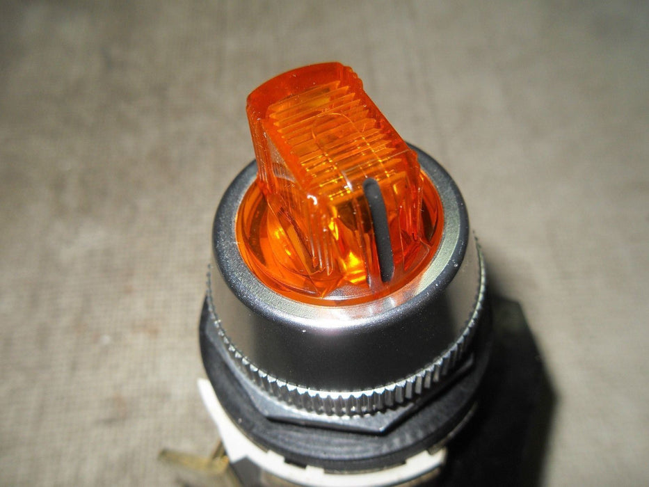 Allen-Bradley 800T-16JA2KQ1AX Ser T 3 Position Selector Switch