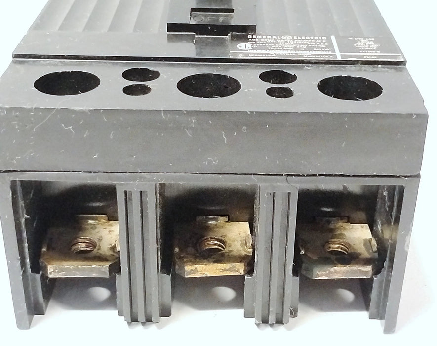 GE TQD32200 240 V AC 200 A 3-Pole Circuit Breaker