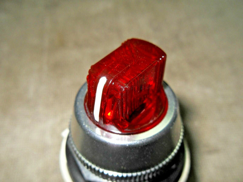1 Allen-Bradley 800T-16HR5Kl8AX Red Illuminated Selector Switch