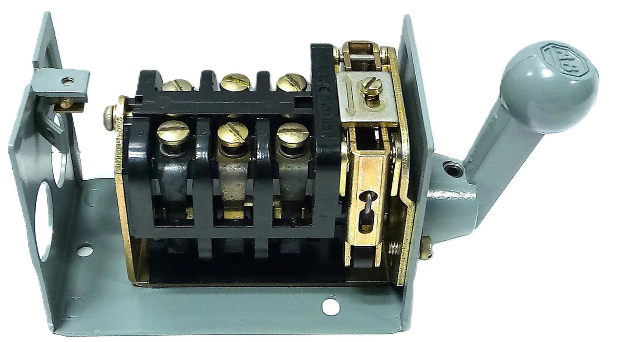 Allen-Bradley 350-TAV32 600 V AC 3-Position Reversing Drum Switch