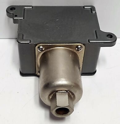 United Electric J6-136-9501 Differential Pressure Switch