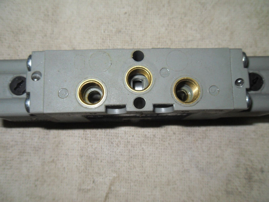 Bosch 0 820 022 952 SOLENOID-OPERATED VALVE