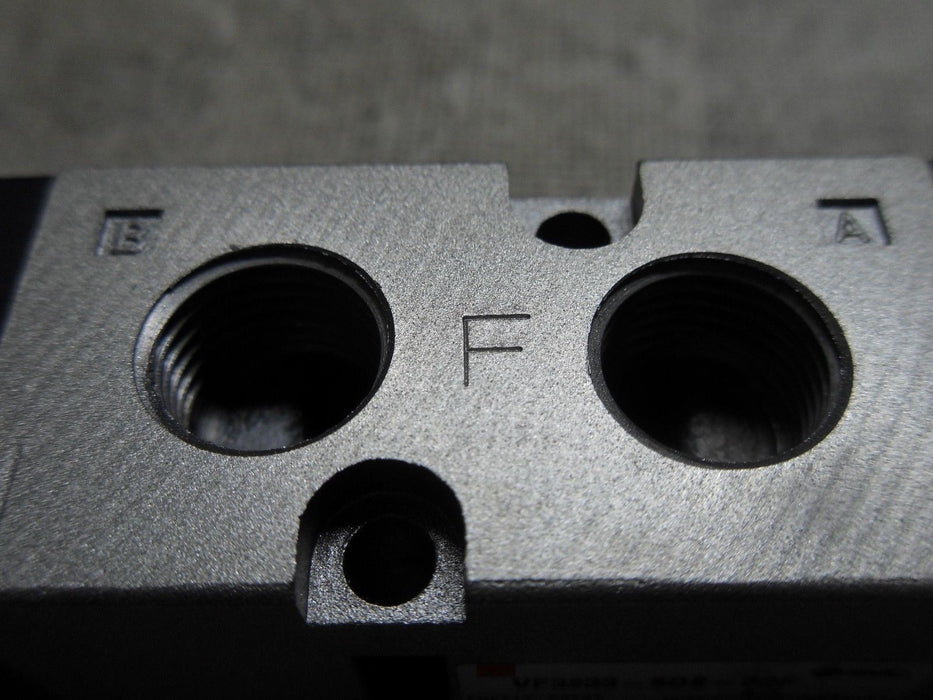 SMC VF3233-5DB-02F solenoid Valve 24 VDC