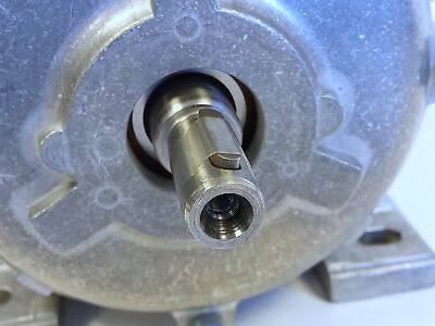 Lenze 13.750.65.1.3.0 01449364 230 VAC 3-Phase 0.18 kW 1.350 RPM Class F Motor