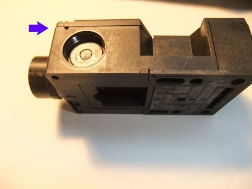Schmersal Safety Switch AZ16zvrk missing a piece