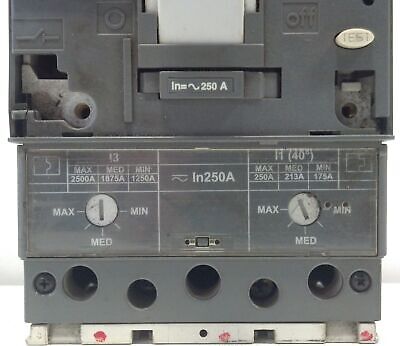 ABB SACE T4L250 3 P 600 V 250 A Molded Case Circuit Breaker w/ Lever
