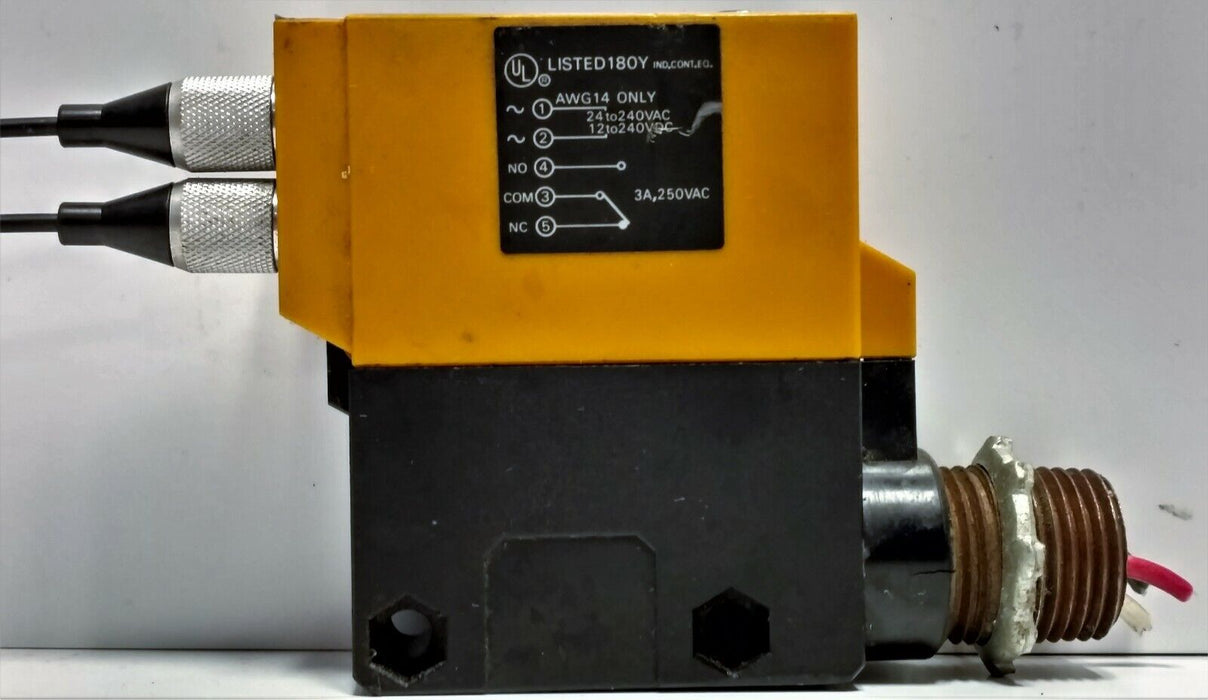 Omron E3A2-XCM4 Photoelectric Sensor