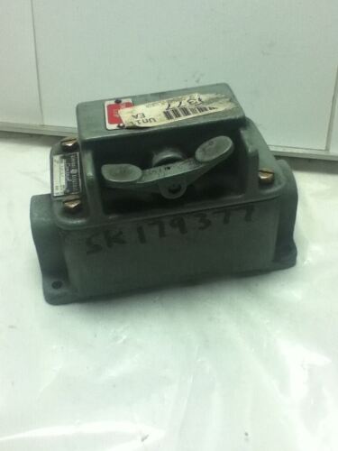 GE 2940AJ201A PUSHBUTTON STATION