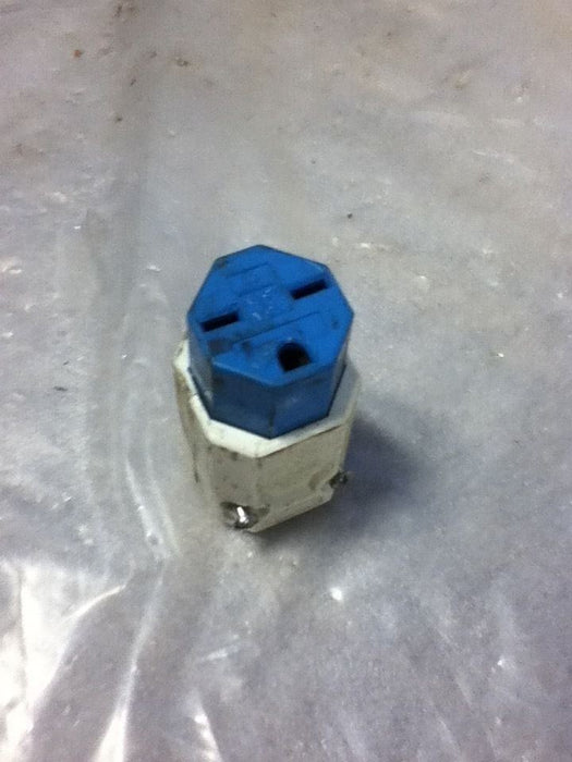LOT OF 10 SPEC-MASTER 15A & 20A CONNECTORS